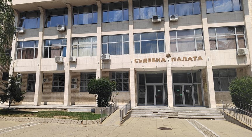 С бдение в Благоевград почитат паметта на загиналата 16-годишна Ивана