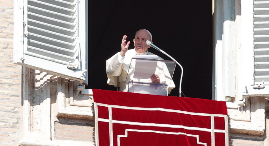 Папа Франциск: Молете се за мир в Украйна, хората там го заслужават