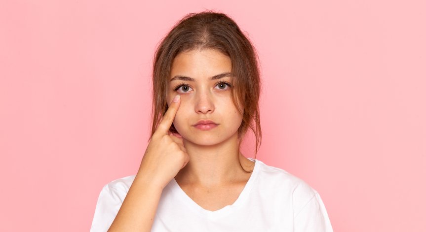 Някои храни могат да причинят торбички под очите.