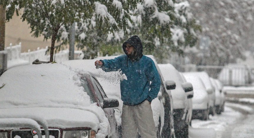 Оранжев код за валежи от сняг в 3 области, новата седмица идва със застудяване