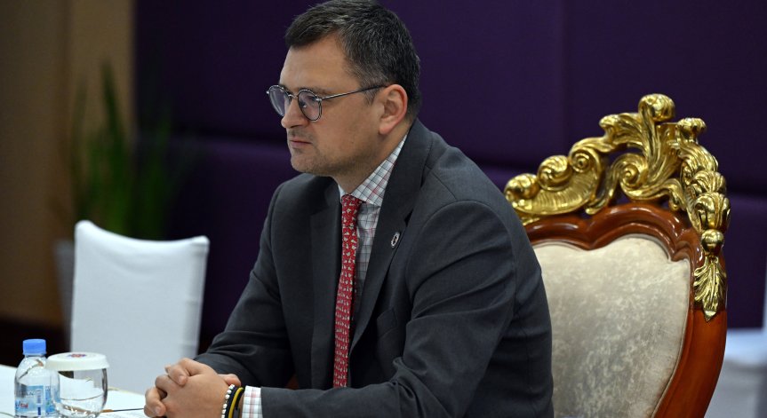 Кулеба: Украйна е пленник на Орбан в битката за замразените европейски фондове
