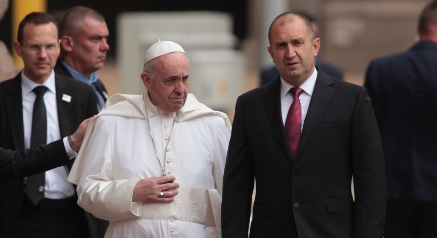 Радев: С папа Франциск имаме обща позиция, запознат е с проблемите на България