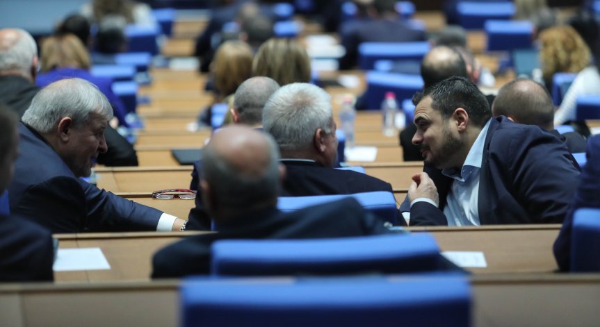 Парламентът одобри купуването на военни системи и боеприпаси за над 300 млн. лв.