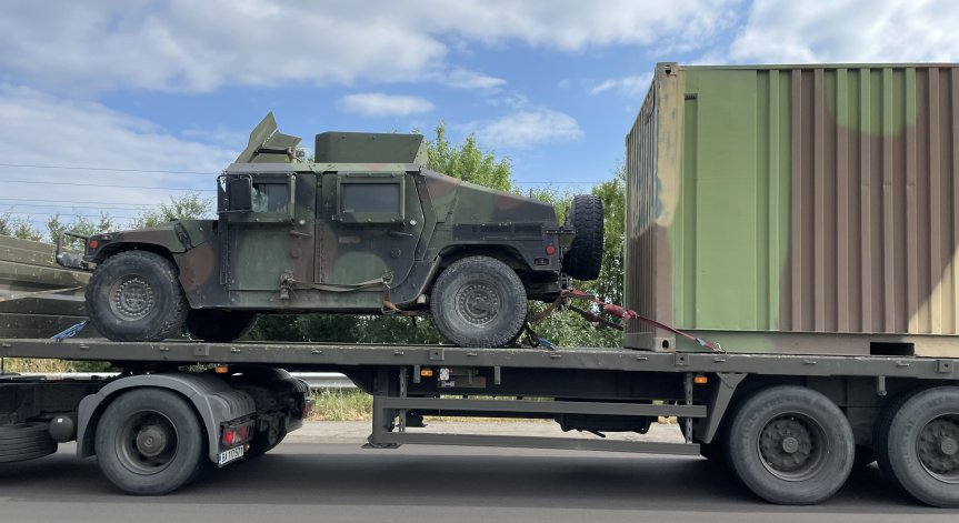 Тежка техника по пътищата ни: Военни конвои и съюзнически сили преминават през България