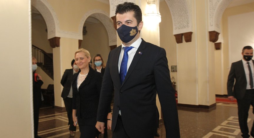 Премиерът Петков на официална визита в Сърбия по покана на Бърнабич