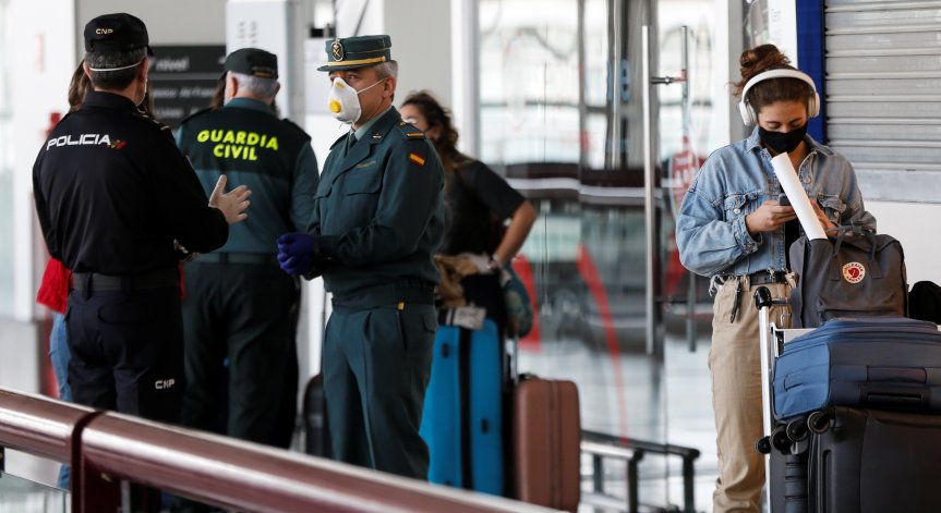 Испания облекчава мерките за половината от населението