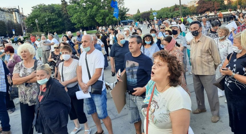 Контрапротест с искане за оставка на президента Румен Радев