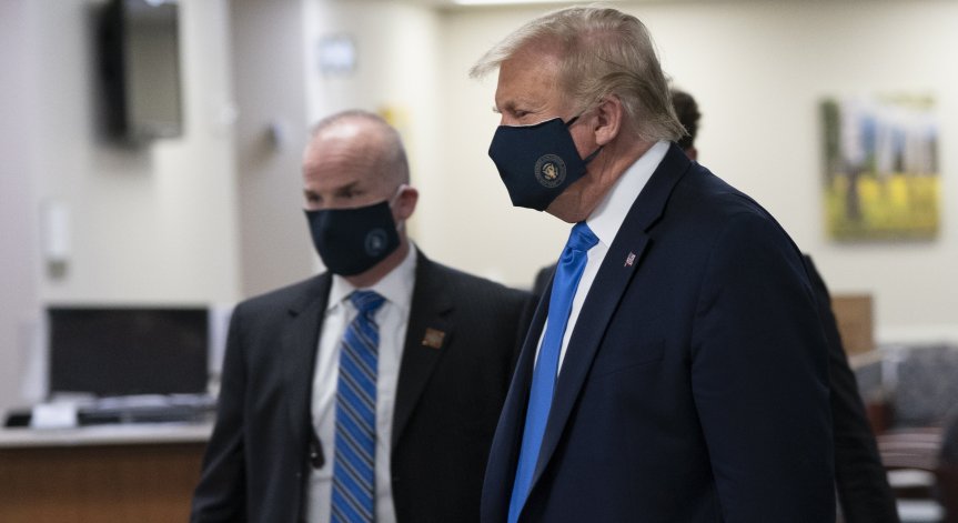 За първи път от началото на пандемията Тръмп си сложи маска