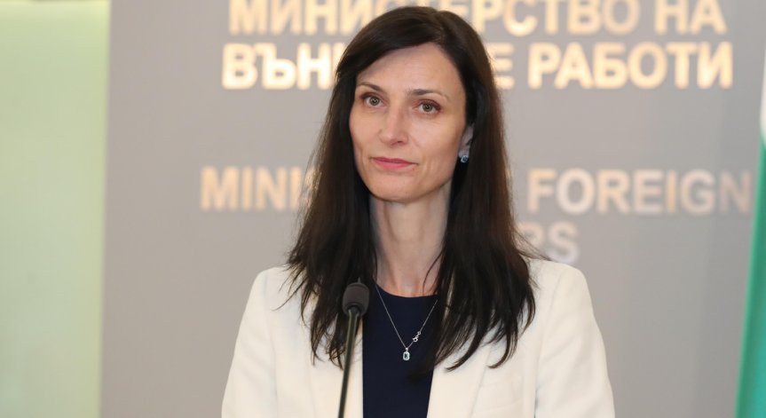 Мария Габриел и десетки дипломати осъдиха ракетите от КНДР за Русия