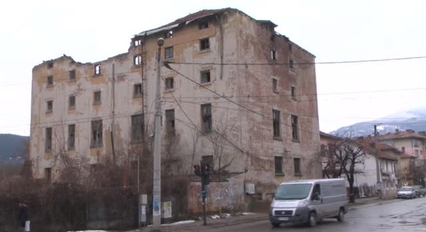 Бивш тютюнев склад създава опасност за жителите на Кюстендил