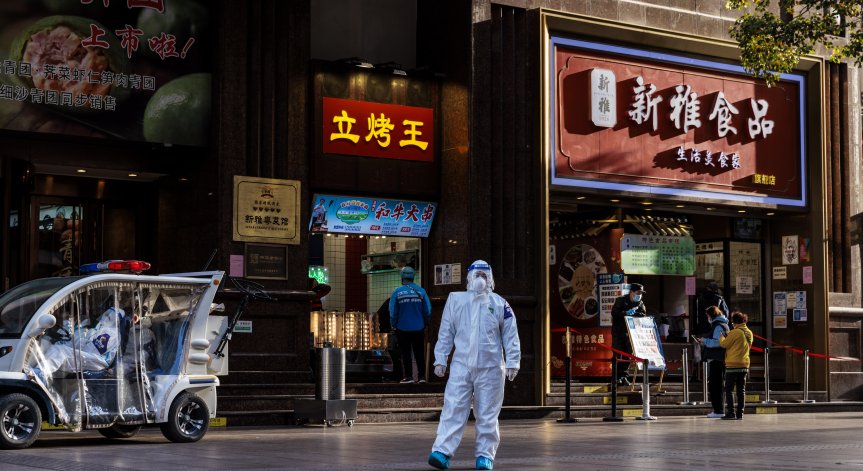 Локдаунът в Шанхай не помага срещу коронавируса, увеличават се новите случаи