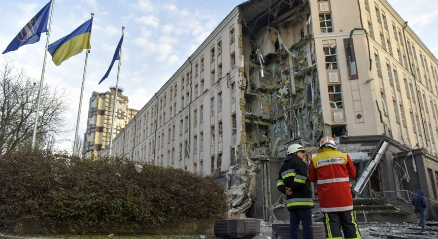 Примирие ли? Сирени за въздушна тревога ехтят в Украйна, Русия обвини Киев в обстрел