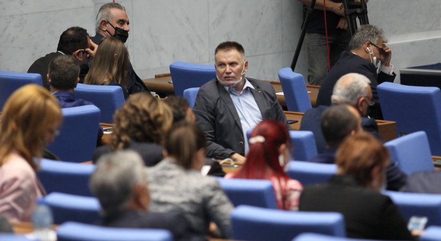 Гласуват увеличаване на часовете на извънредния труд