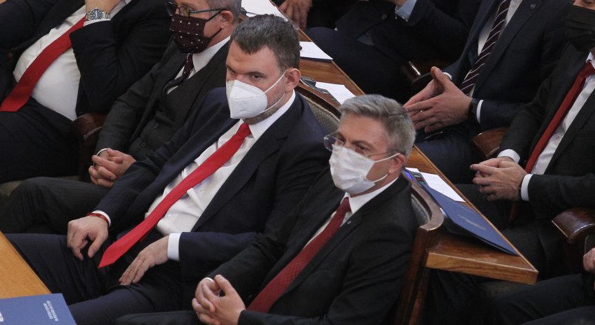 Парите на властта - кой какво декларира? Пеевски е най-богат сред политиците