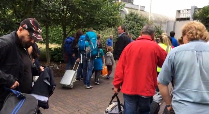 След евакуацията: Отвориха Терминал 3 в Манчестър