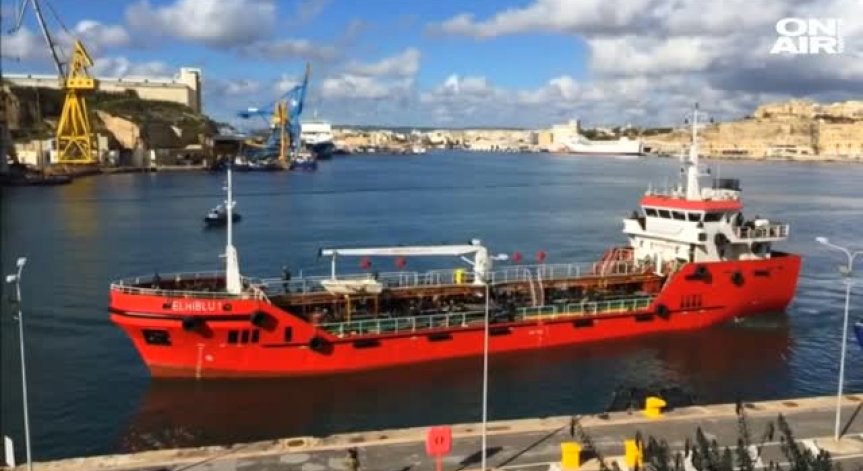 Мигранти отвлякоха кораб, който искал да ги върне обратно в Либия