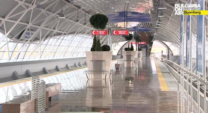 Метрото тръгва към летището през април