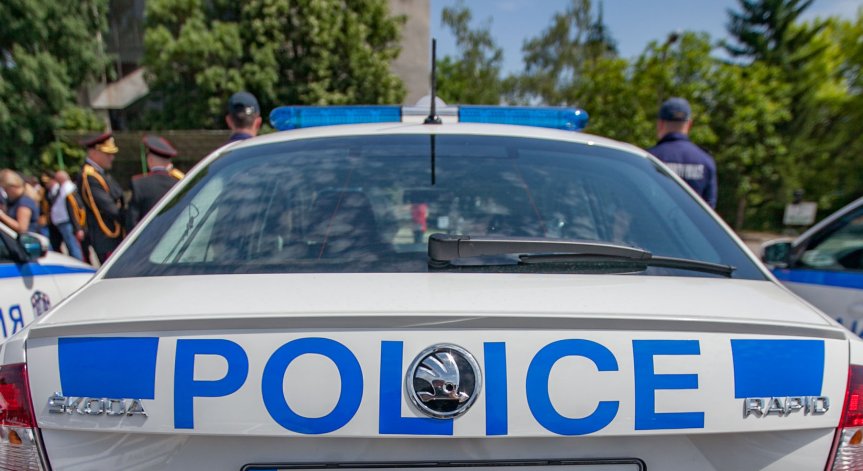 Костюмиран измамник ограби 2 възрастни жени пред банка в Стара Загора