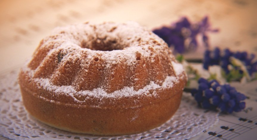 Портокалът ще даде допълнителна свежест на кекса.