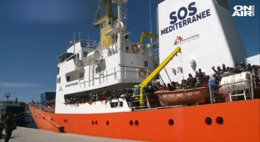 Испания приема нежелания от Италия и Малта кораб с мигранти