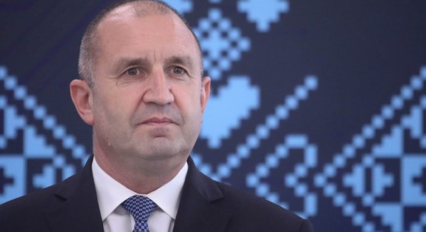 Радев: Премиерът трябва да се еманципира от менторите си, за да има обединение