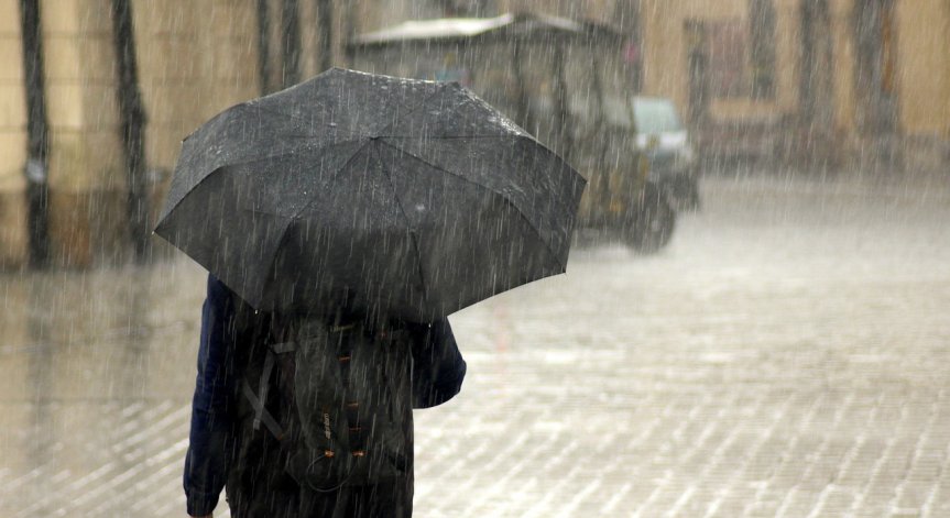 Жълт код за силен вятър в 16 области в неделя, дъжд и гръмотевици на много места