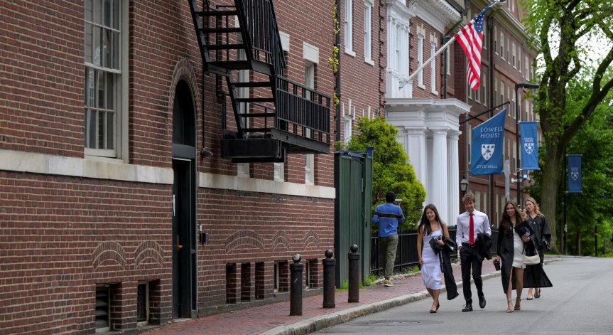 Китайските студенти са на второ място по брой обучаващи се в американските университети.