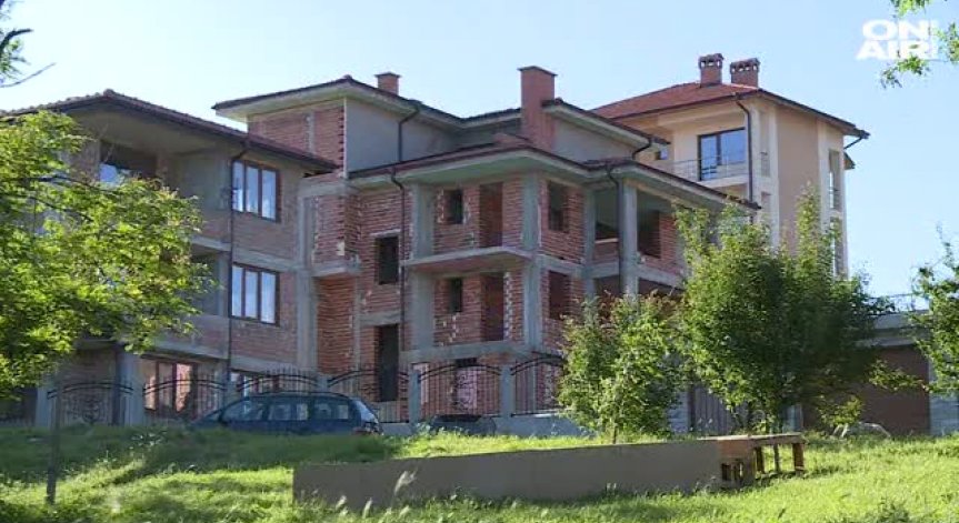 Майки от Асеновград протестираха за запазване на зелена площ