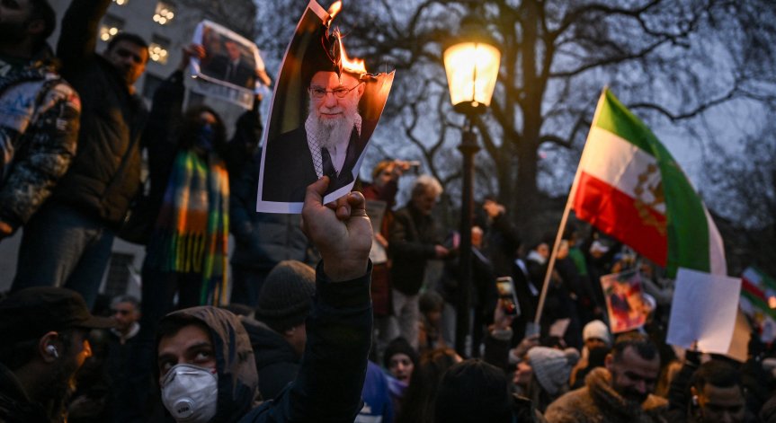 Над 500 убити при протестите в Иран, повече от 10 000 са арестувани