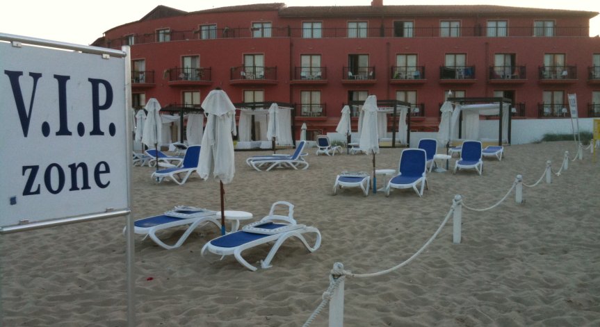 Най-лесният начин за намаляване на разходите в туризма е орязване на заплатите