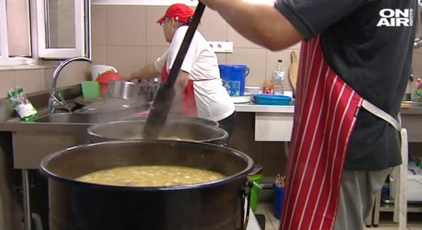 Нова бариера пред дарителите на храна изхвърля на боклука 670 тона продукти!