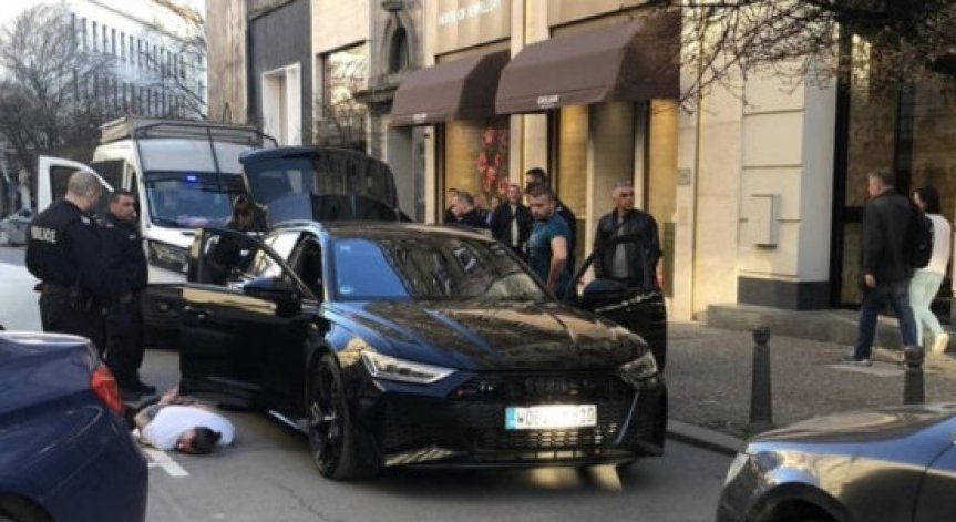 Карал е автомобил с чуждестранна  регистрация.