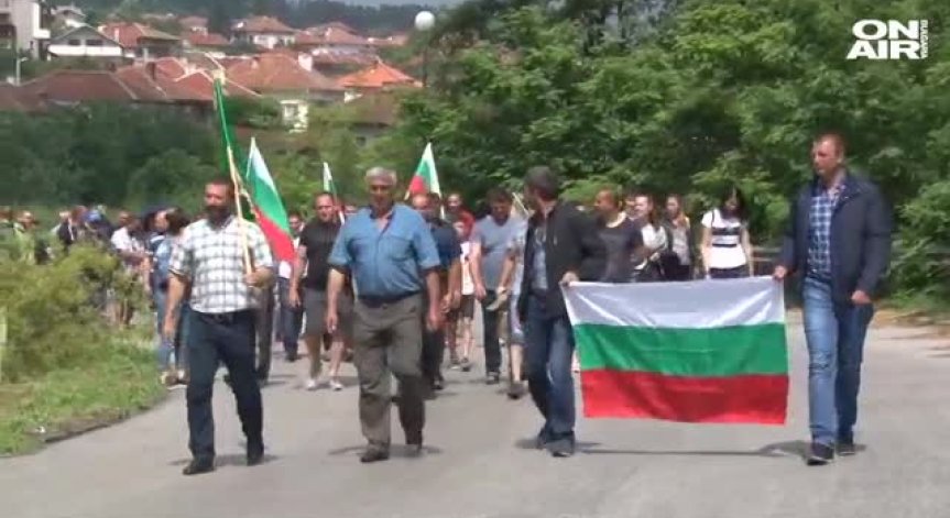Протест затвори Подбалканския път край Калофер