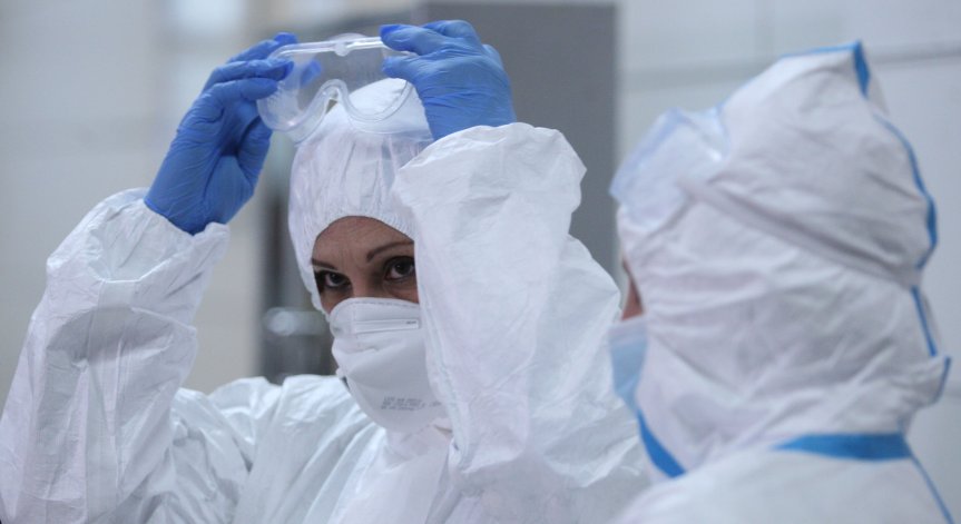 Сериозен скок на заразените с Ковид-19 в Гърция, върнаха маските на закрито