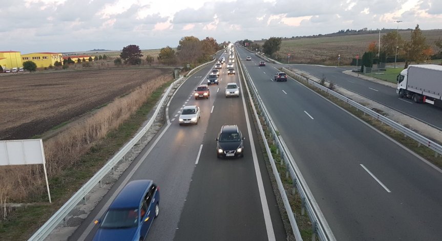 Спират движението на ТИР-ове в участък от АМ 