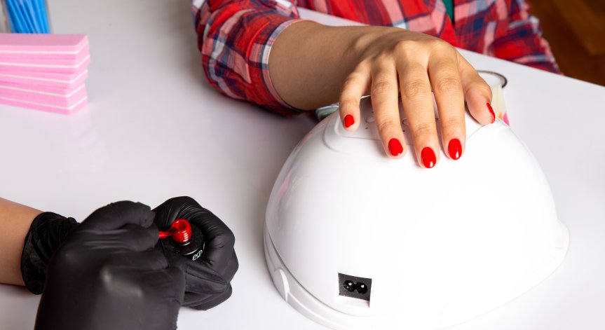 Ноктите в светлочервено изглеждат свежо.