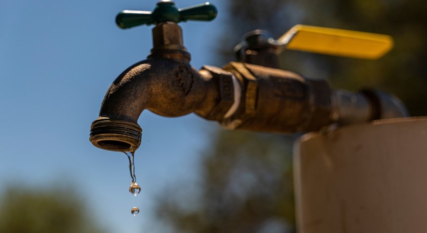 Общината не разполага с техника, за да почисти деретата.