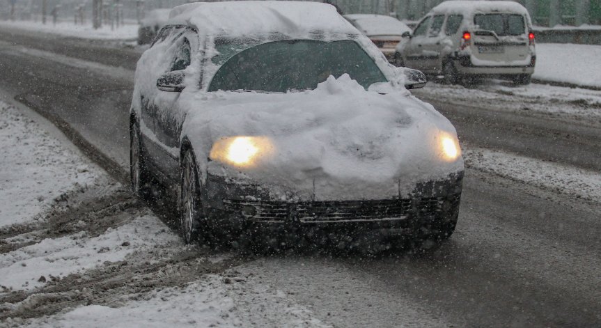 Над 60 катастрофи в страната след първия сняг