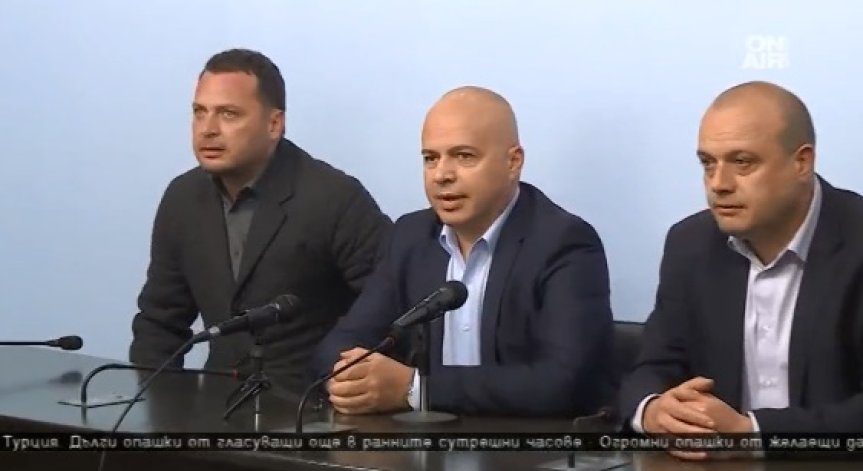 БСП прави паралелно преброяване на вота, Нинова избяга от коментар