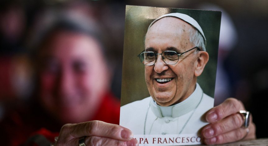 Главата на Римокатолическата църква е в болница от 14 февруари.