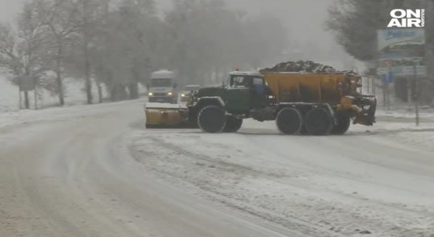 Първа пролет е, но България попадна в снежен капан!