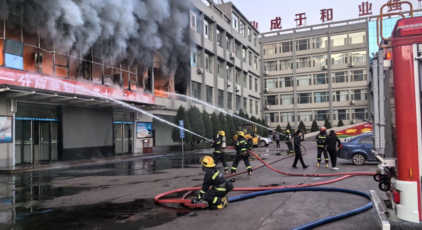 Най-малко 25 души изгоряха в пожар в сграда на китайска компания за въгледобив