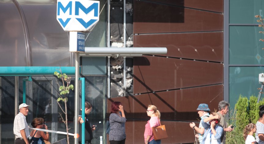 Спирането на метрото: Две повдигнати обвинения и трети издирван