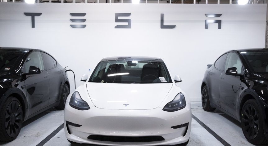 Tesla спира производството на един от моделите си, обезщетяват работниците