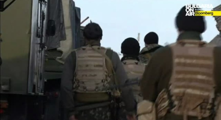 Украйна струпва войски по границата с Крим