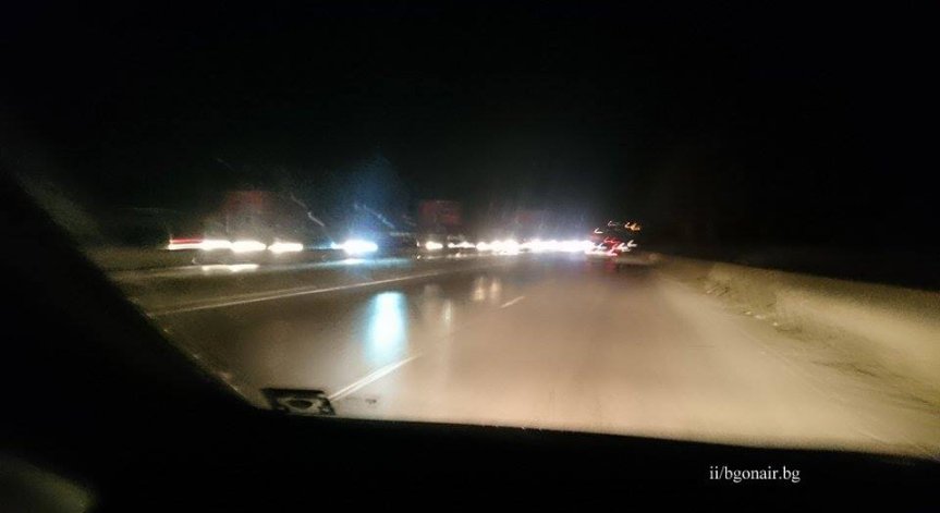 Полицаи спират движението край Драгичево и кръговото движение край Перник