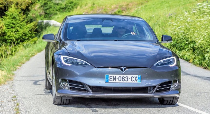 Tesla патентова нов метод за подгряване на седалките 