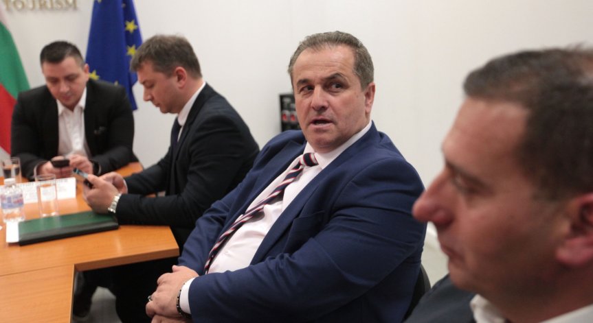 Кметовете на Созопол и Златица с обвинения за присвояване на общински пари