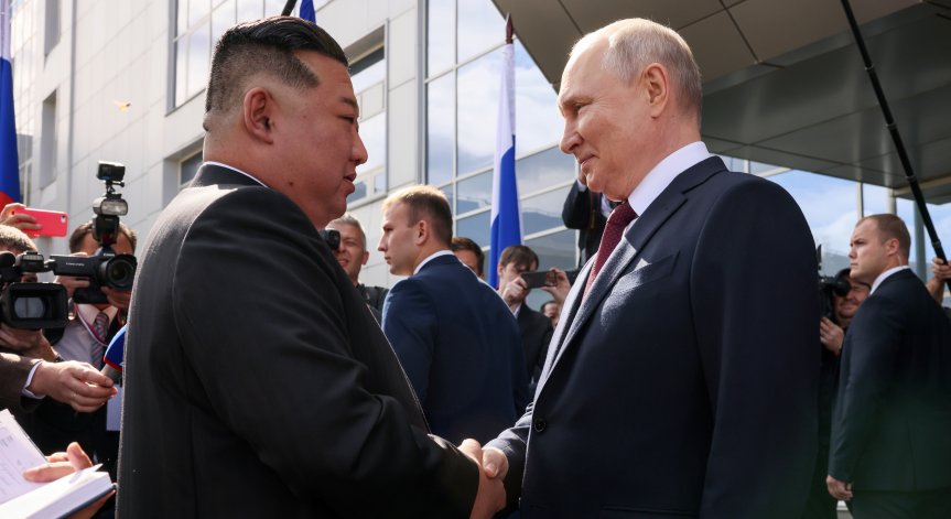 Ким Чен Ун се появи на събитие с лимузината, подарена му от Путин