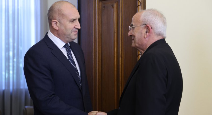 Радев пред министъра на отбраната на Ливан: България следи с тревога ескалацията